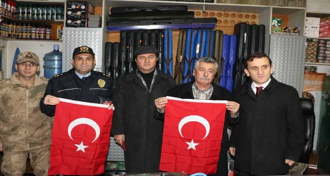 Pazarcık ilçesi Türk Bayraklarıyla donatıldı