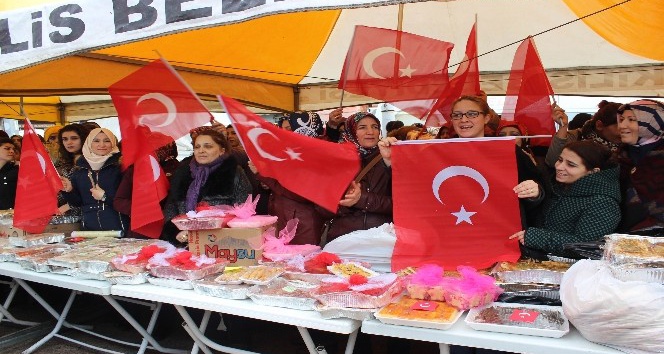 Mehmetçiğe ev hanımlarından yemek