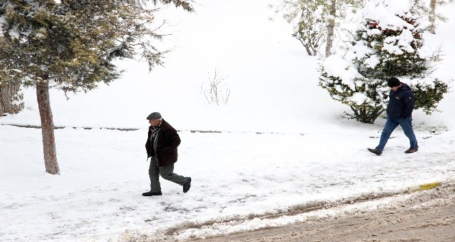 Karaman’da 93 köy yolu ulaşıma kapandı
