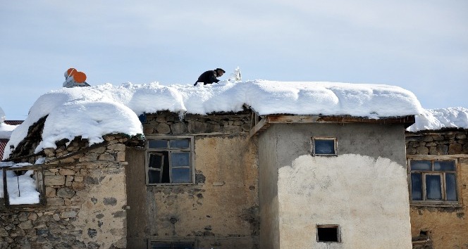Tunceli’de kar 116 köy yolunu kapattı