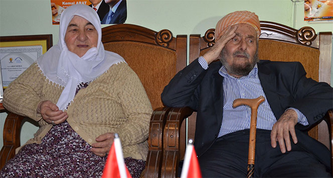 110 yaşındaki emekli korucudan Mehmetçiğe asker selamı