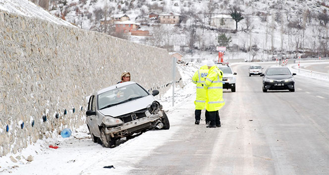 Tokat&#039;ta buzlanma kazalara yol açtı: 5 yaralı