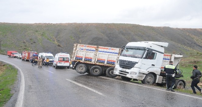 Cizre’de trafik kazası: 2 ölü, 4 yaralı