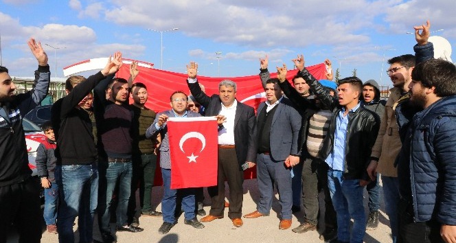 Burseya’yı teröristlerden temizleyen Mehmetçiğe Kilislilerden sevgi gösterisi