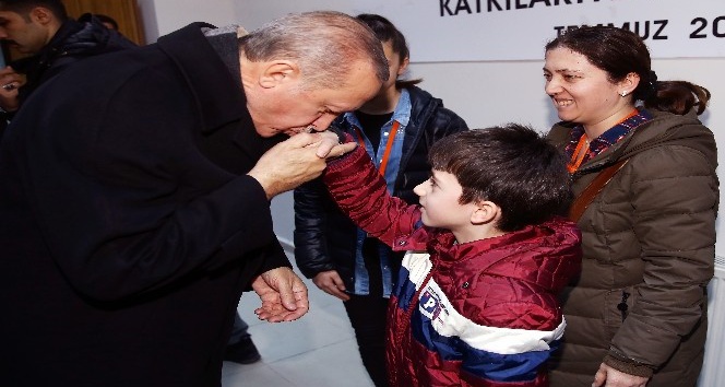 Cumhurbaşkanı Erdoğan, şehit polisin ailesi ile görüştü