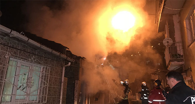 Bursa&#039;da tüp patlayan evde yangın: 1 yaralı