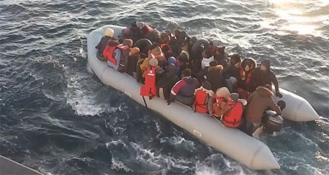 İzmir’de lastik botlarda 147 göçmen kurtarıldı