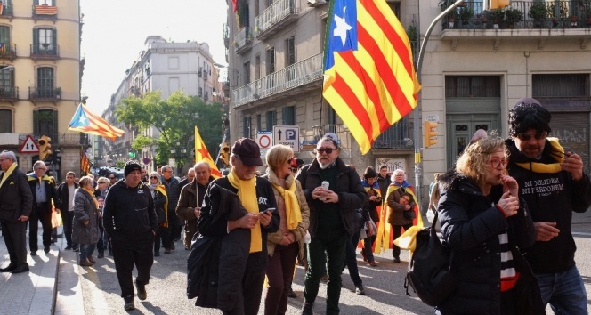 Barcelona’da Puigdemont’a destek tam