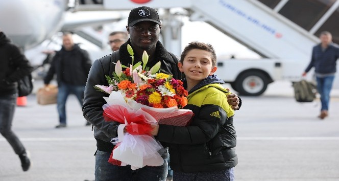 Sivasspor’un yeni transferi Saivet Sivas’a geldi