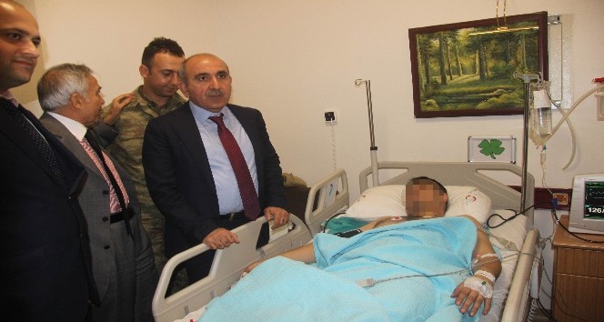 Başkan Kara yaralı askerleri ziyaret ederek ev yemekleri ikram etti