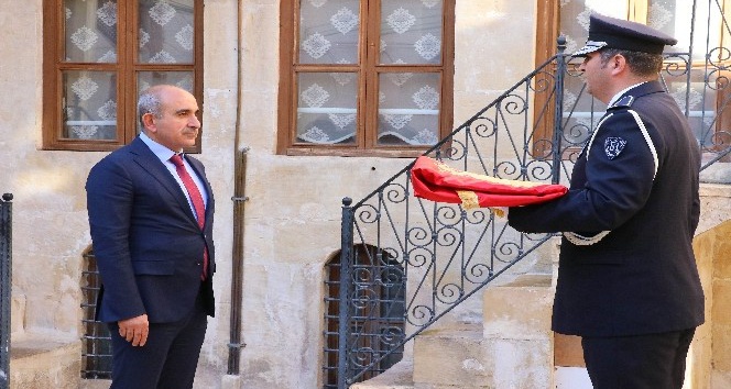 Çanakkale’de destan yazan 57’nci Alay’ın sancağı Afrin’deki Mehmetçiğe teslim edildi
