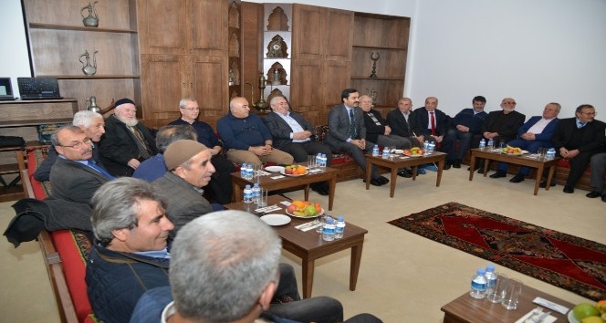 Belediye Başkanı Bahçeci, muhtarlara çalışmalarını anlattı
