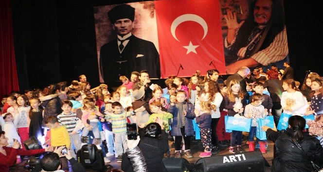 Adam olacak çocuklar Barış Manço’yu andı