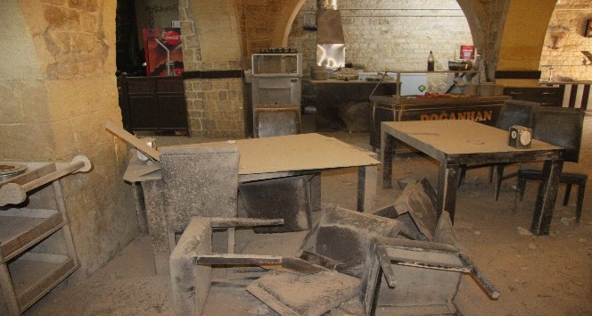 Roketin düştüğü restoran adeta harabe haline geldi