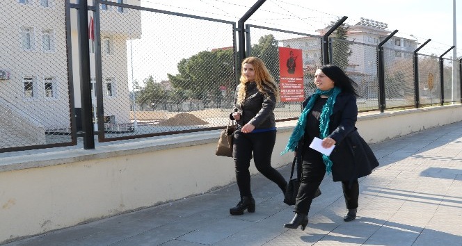 Kadın gazeteci askerlik için başvuruda bulundu