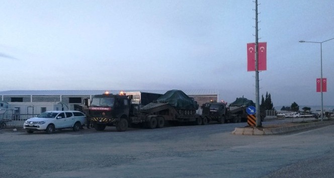 Sınıra tank sevkiyatı sürüyor