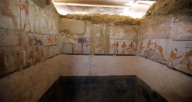 Mısır&#039;da 4 bin 400 yıllık rahibe mezarı bulundu
