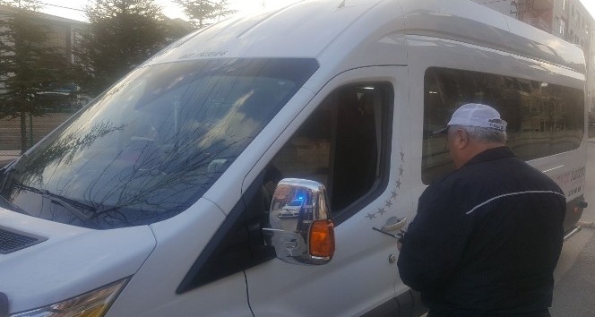 Polis, okul çevrelerinde uygulama yaptı