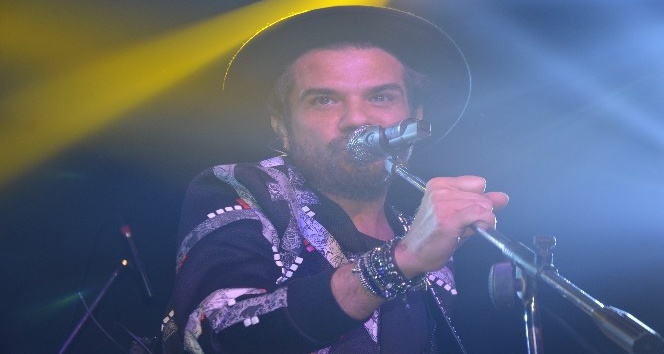 Kenan Doğulu Uludağ’da gençlere unutulmaz bir konser verdi