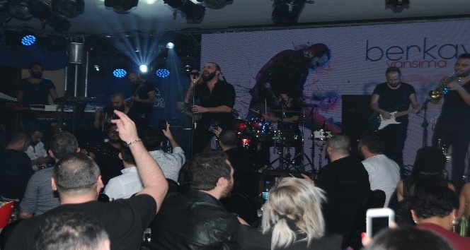 Berkay; "Bizim evde erkeğin dediği olur"