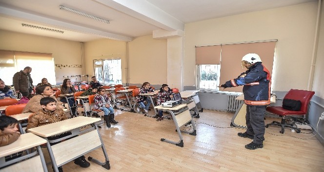 Mülteci çocuklara yangın eğitimi