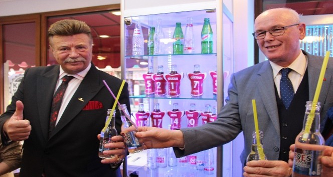 Bu kez gazozu Nuri Alço içti