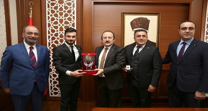 Kızılay ve Aydıntepe Belediyespor yöneticilerinden Vali Pehlivan’a ziyaret