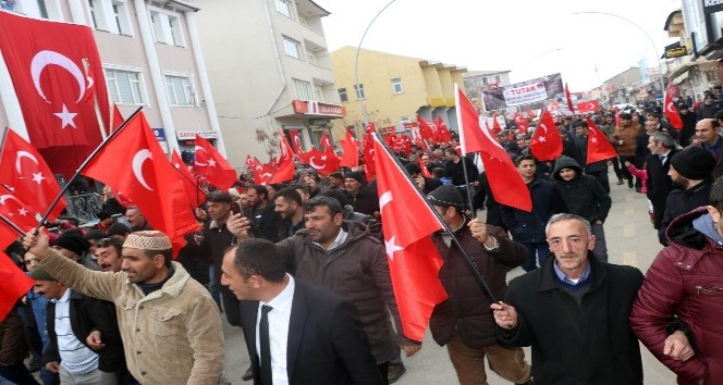 Ağrı’da Mehmetçiğe destek için binler yürüdü