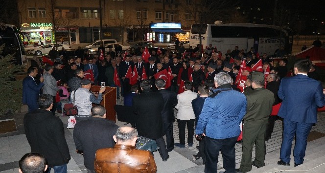 ’Mehmetçiğe’ destek için tekbir ve dualarla sınır bölgesine gittiler