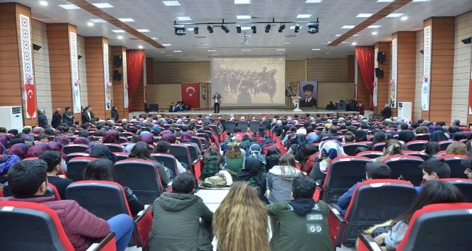 Tarihçi-Yazar Talha Uğurluel’den öğrencilere “Mehmetçik” konulu konferans