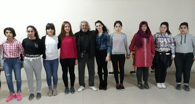 Hayatını halk oyunlarına adadı