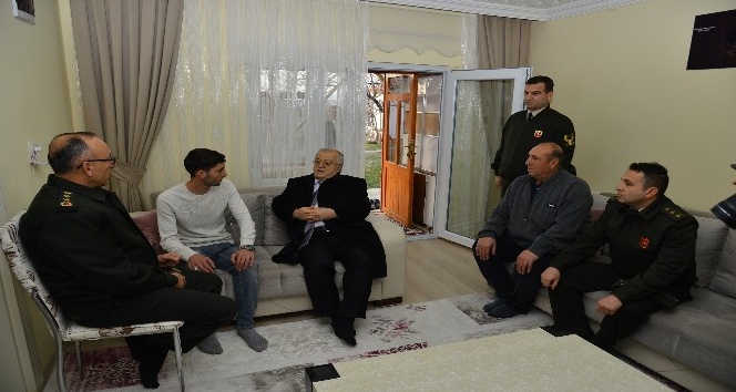Vali Şentürk, Afrin Gazisini evinde ziyaret etti