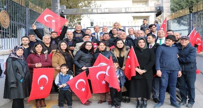 Mehmetçiğe kurban keserek dua ettiler