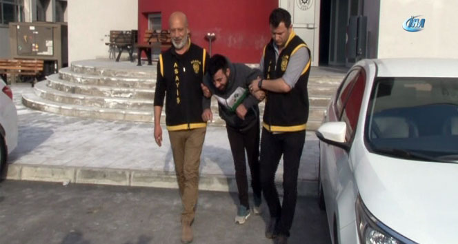 Adana&#039;da hırsızı linç edilmekten polis kurtardı