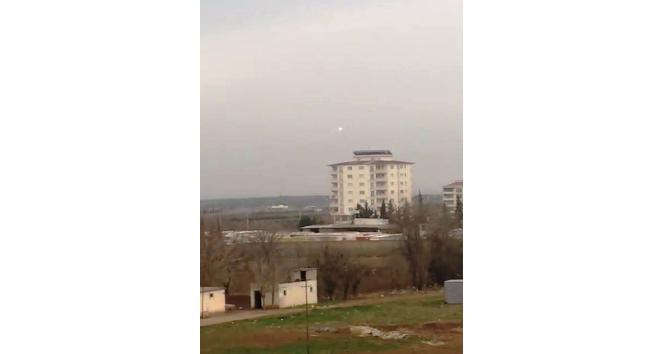 Afrin’deki PYD mevzileri roketatarlarla vurulmaya devam ediyor