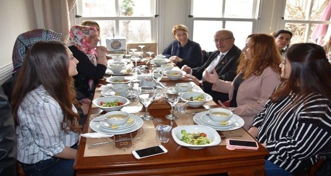 Başkan Albayrak Yunanistan İskeçe Türk Birliği Kadın Kolları üyeleriyle buluştu