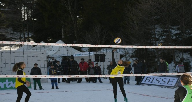 Artvin’de Kar Voleybolu şampiyonası sona erdi