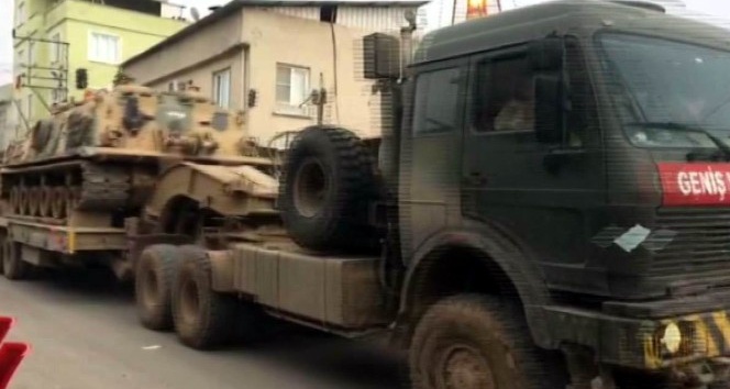 Afrin sınırına askeri sevkiyat sürüyor