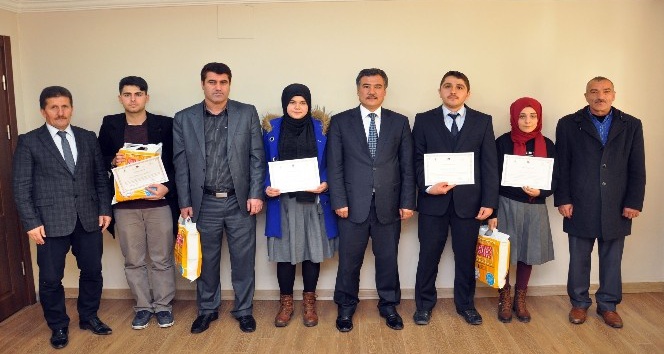 Gümüşhane’de ‘Dilimiz Kimliğimizdir’ konulu Makale ve Deneme yarışması ödülleri sahiplerini buldu