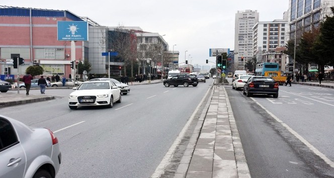 Esenyurt ’ta yol düzenlemesi ile trafik rahatladı