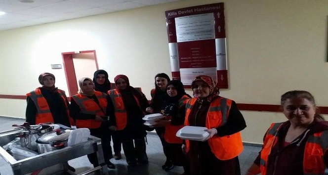 Hastanede tedavi gören askerlere ev yemeği