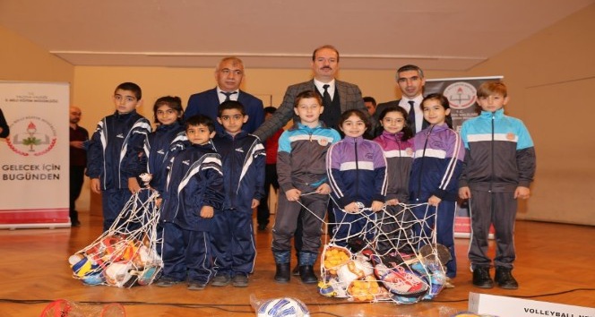Yalova’da okullara 82 bin TL’lik spor malzemesi dağıtıldı