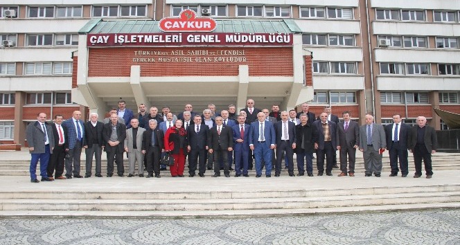 Rizeli Muhtarlardan ÇAYKUR Genel Müdürü İmdat Sütlüoğlu’na destek ziyareti