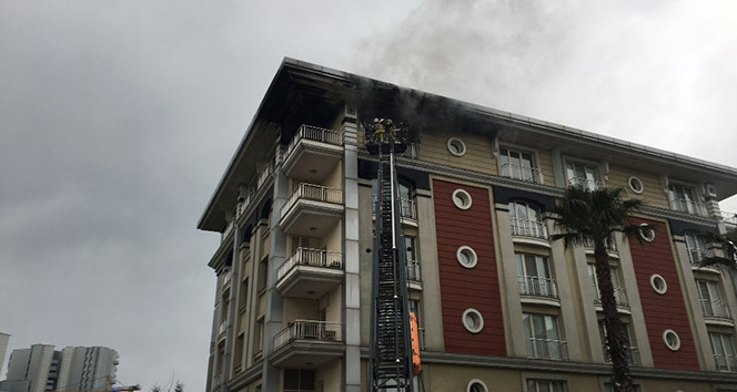 Ataköy’de bir ev alev alev yandı