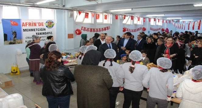 Amasyalı öğrencilerden Afrin’deki Mehmetçik için kermes
