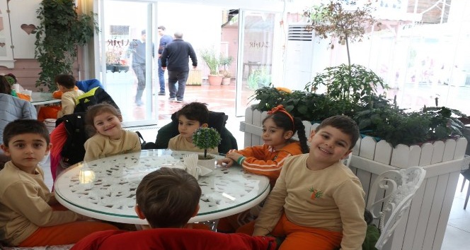 Minik öğrenciler Zahir Cafe’yi ziyaret etti