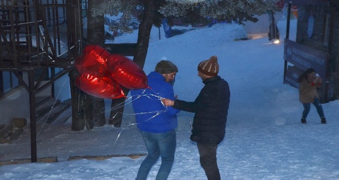 Uludağ’da Sevgililer Günü’nde kar fırtınası