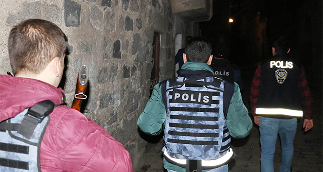 Diyarbakır’da 3 bin polisle &#039;15 Şubat&#039; alarmı: 77 gözaltı