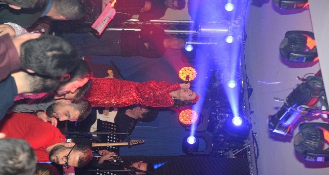 Yıldız Tilbe ve Ece Seçkin sevgililer gününde Uludağ’ı coşturdu