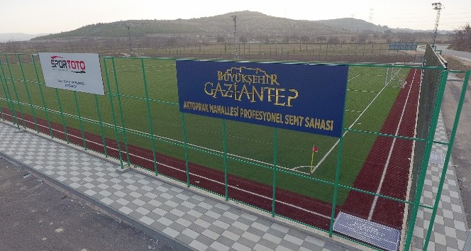 Gaziantep’te FIFA belgeli semt sahası açıldı